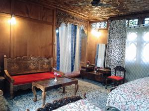 Jacqueline Houseboat,Near Fn Factory Outlet,2 star