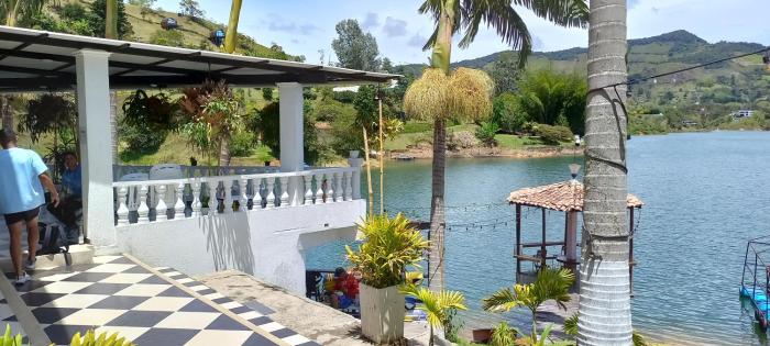 casa linda guatape