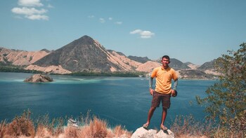 komodo pirate boat phinisi liveaboard