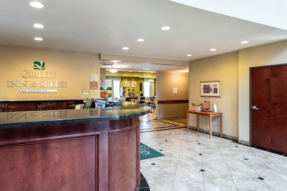 quality inn and suites la porte