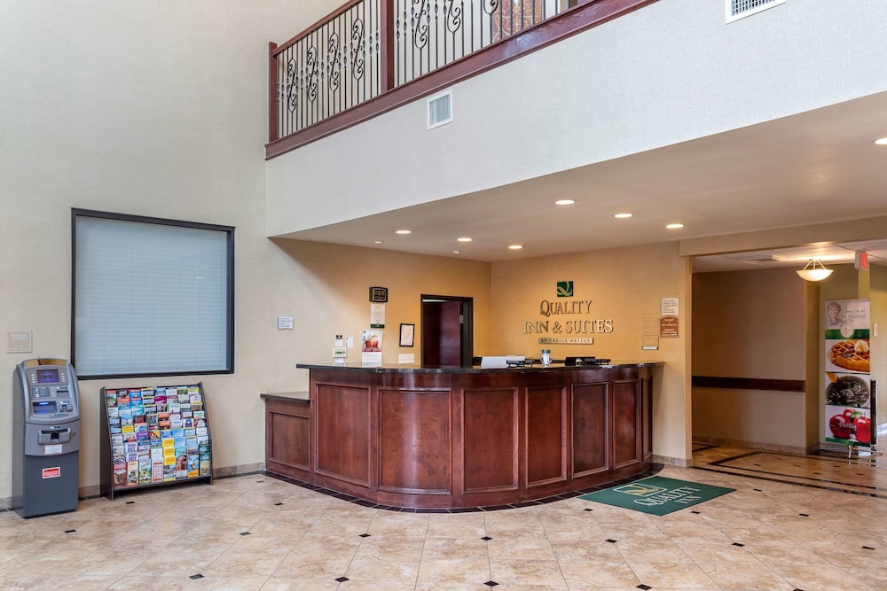 quality inn and suites la porte