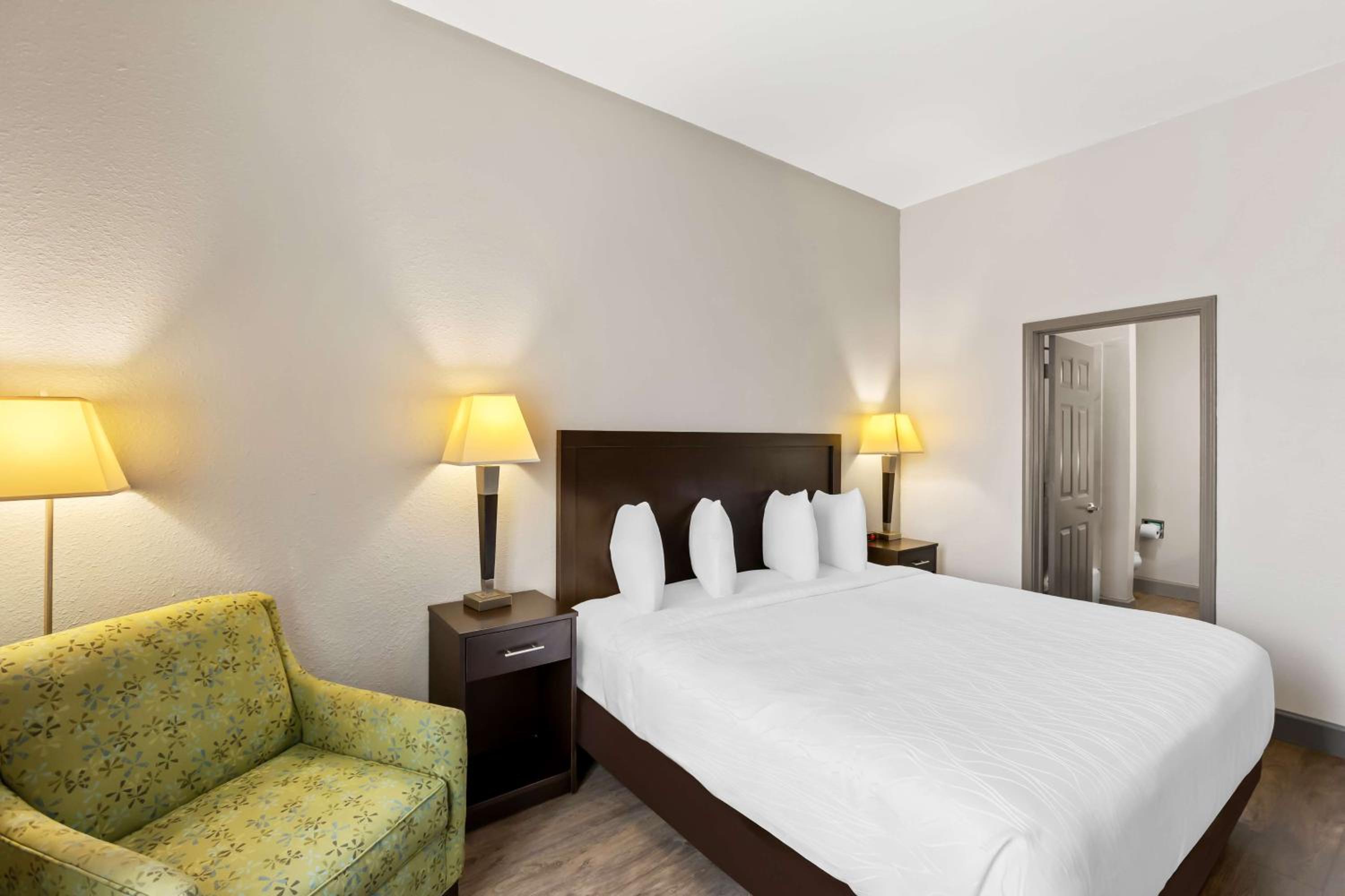 quality inn and suites la porte