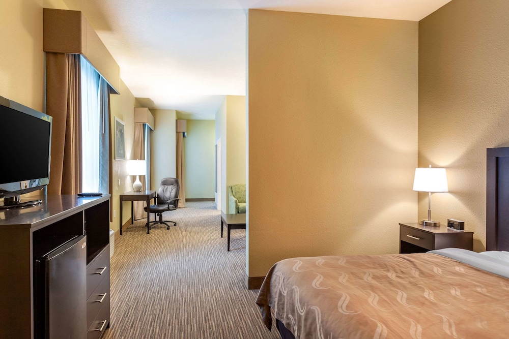 quality inn and suites la porte