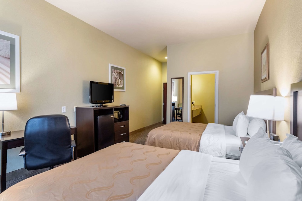 quality inn and suites la porte