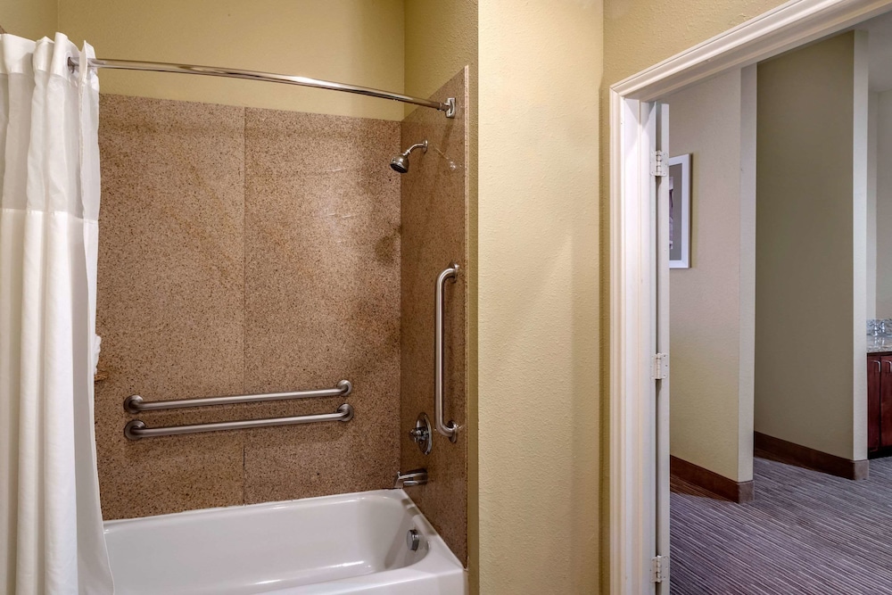 quality inn and suites la porte