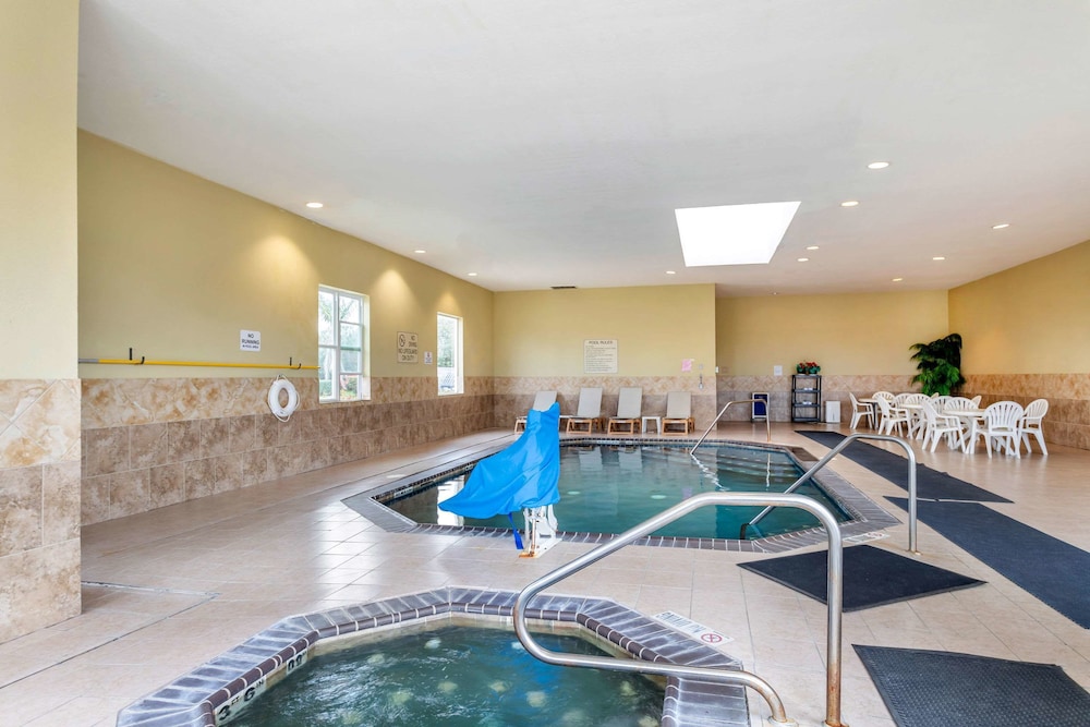 quality inn and suites la porte