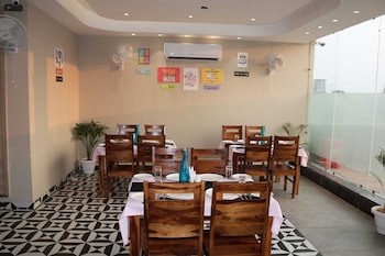 infinity stays hotel near medanta