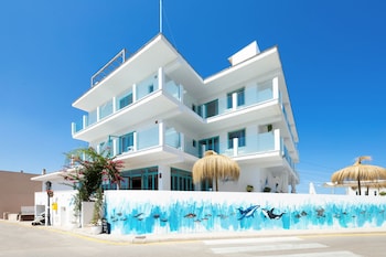 hostal cala llombards