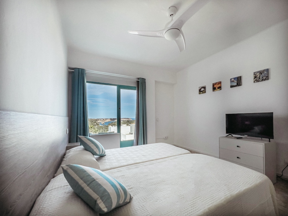 hostal cala llombards