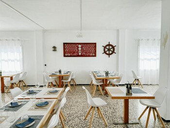 hostal cala llombards