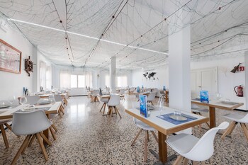 hostal cala llombards