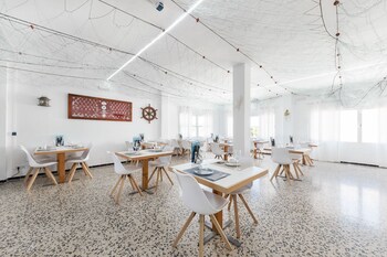 hostal cala llombards