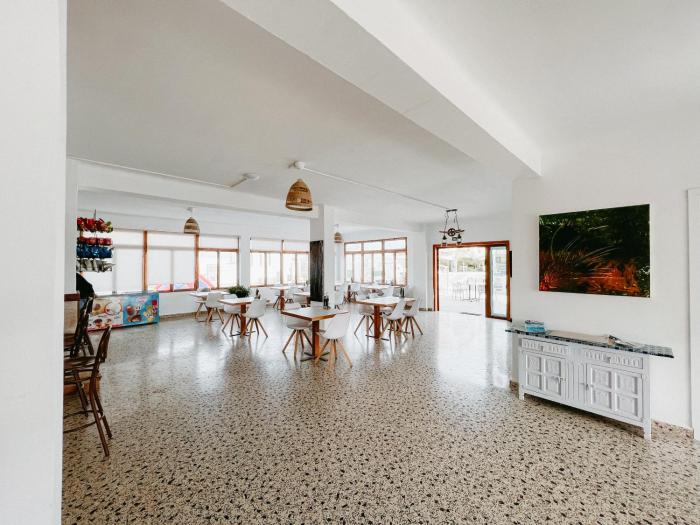 hostal cala llombards