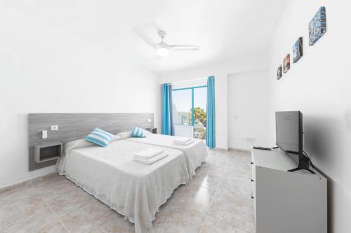 hostal cala llombards