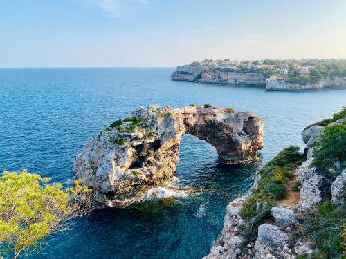 hostal cala llombards