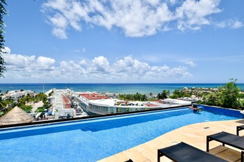 one paralia studio by casago