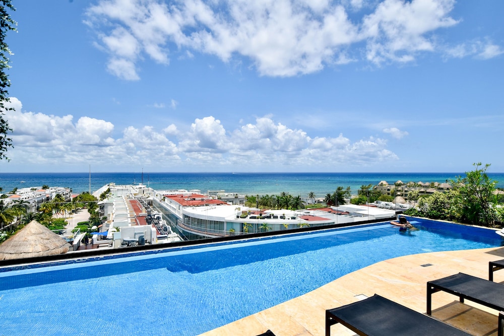 one paralia studio by casago