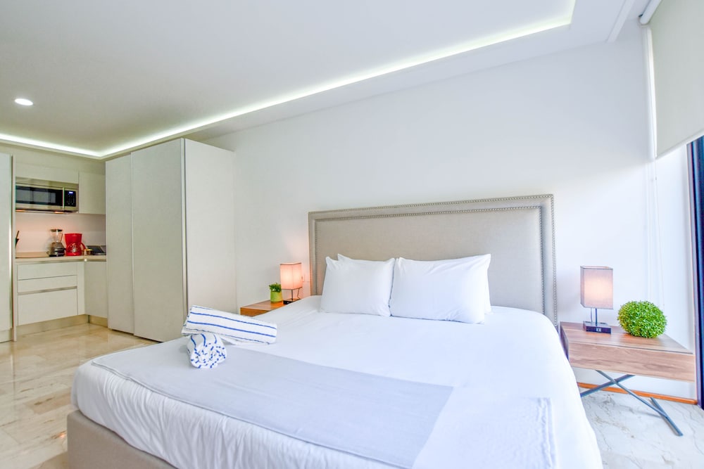 one paralia studio by casago