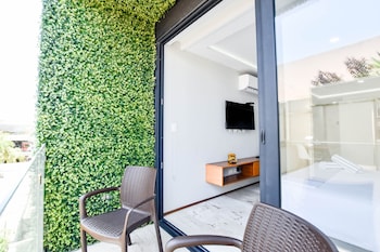 one paralia studio by casago