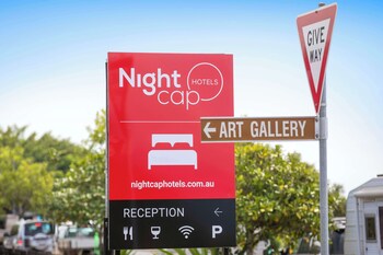 marine hotel cardwell