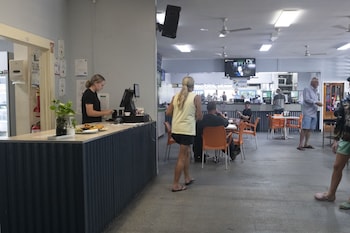 marine hotel cardwell