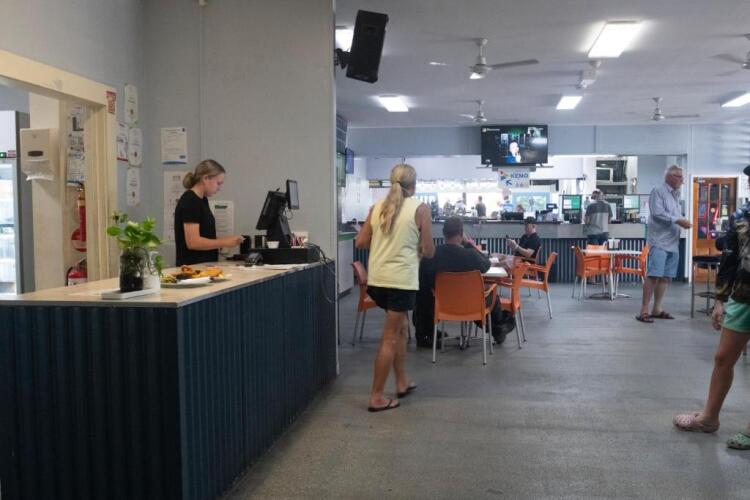 marine hotel cardwell