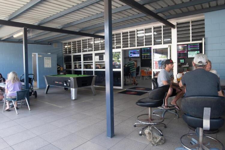 marine hotel cardwell