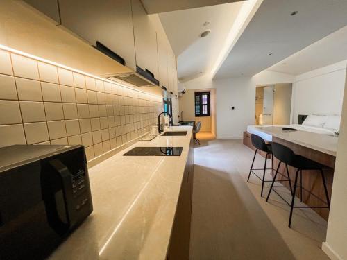 weave suites midtown