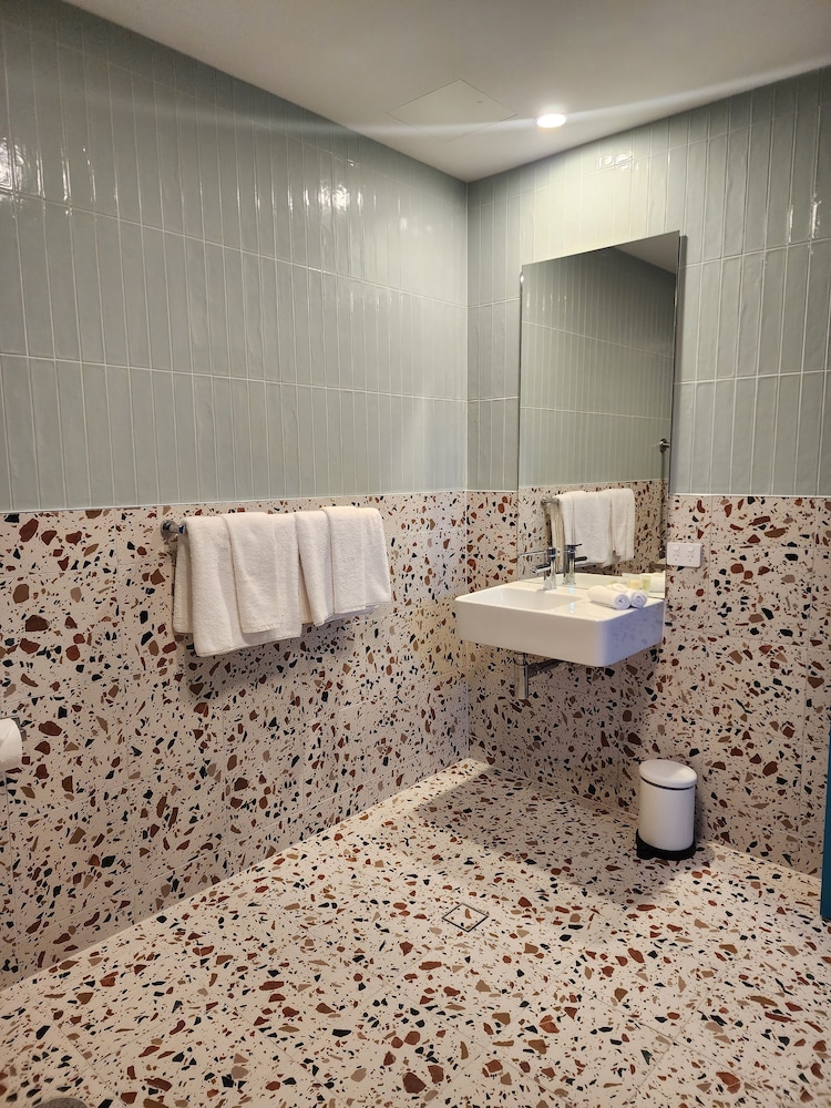 peninsula hotel motel