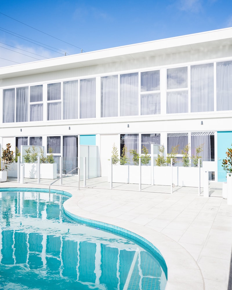 peninsula hotel motel