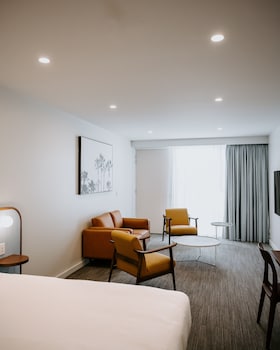 peninsula hotel motel