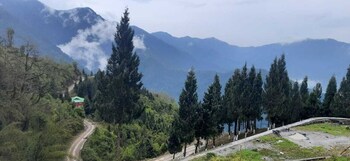 Buddha's Mirror Mountain Retreat,Gangtok>>Aritar,2 star