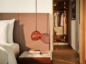 the lana dorchester collection