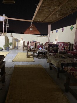 pyramids lounge
