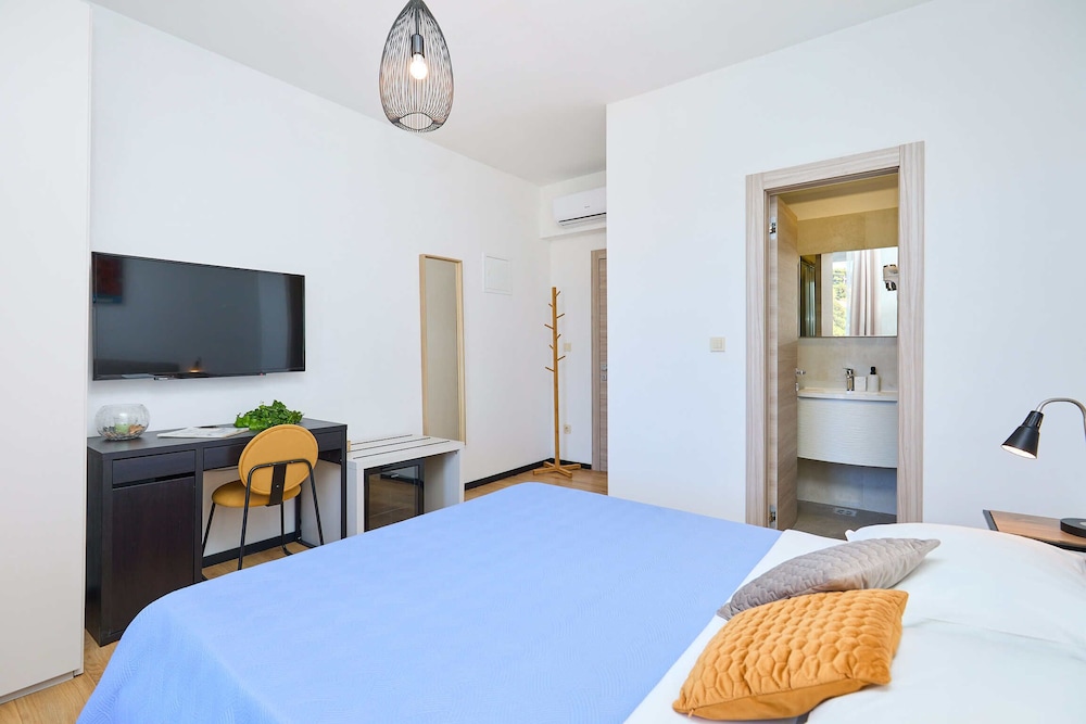 boutique garden rooms