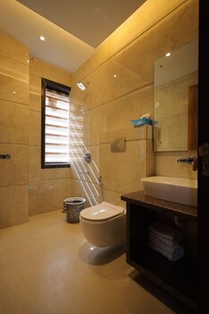 hotel taj crown plaza