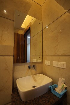 hotel taj crown plaza