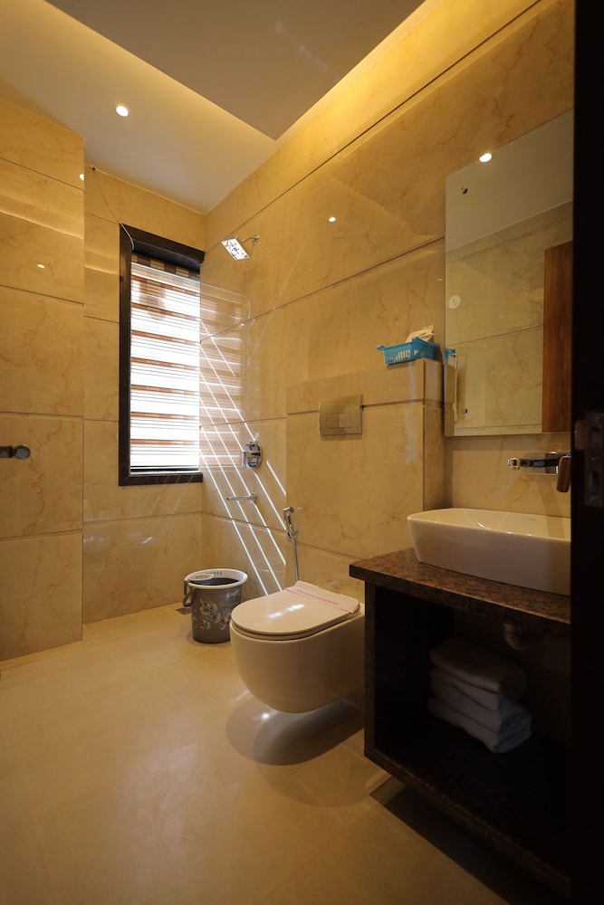 hotel taj crown plaza