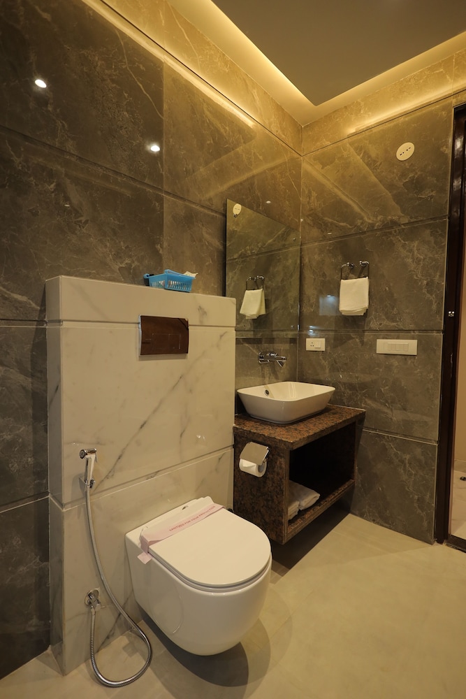 hotel taj crown plaza