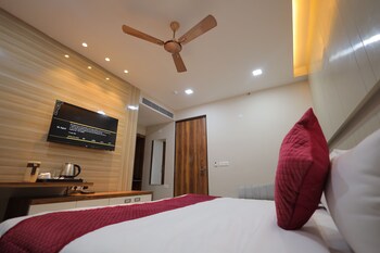 hotel taj crown plaza