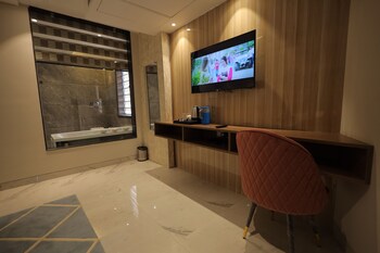 hotel taj crown plaza