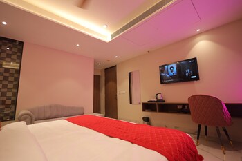 hotel taj crown plaza