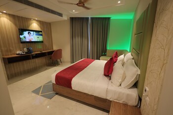 hotel taj crown plaza