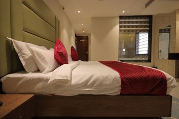 hotel taj crown plaza