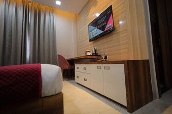 hotel taj crown plaza