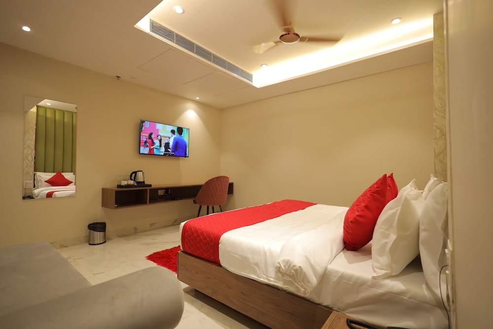 hotel taj crown plaza