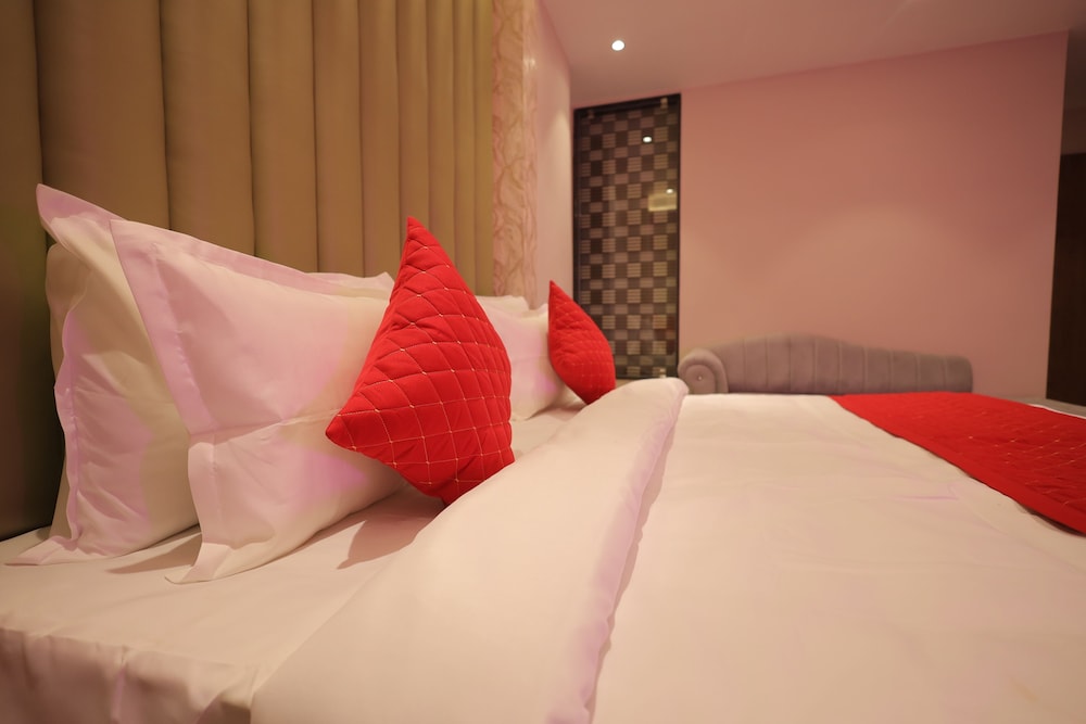 hotel taj crown plaza