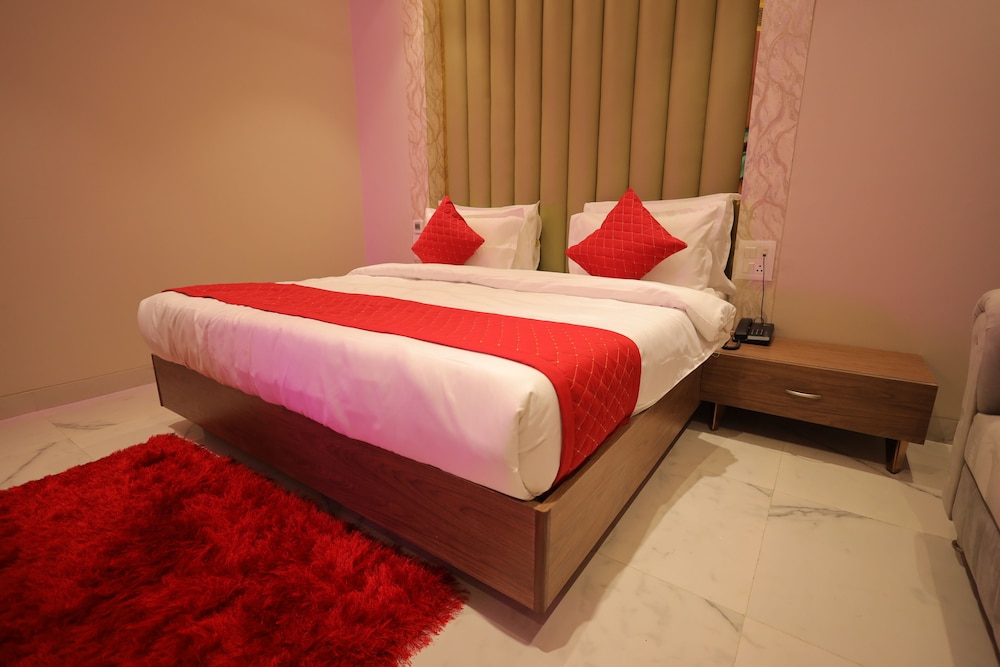 hotel taj crown plaza