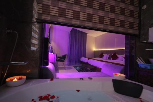 hotel taj crown plaza