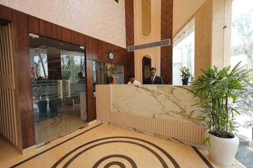 hotel taj crown plaza